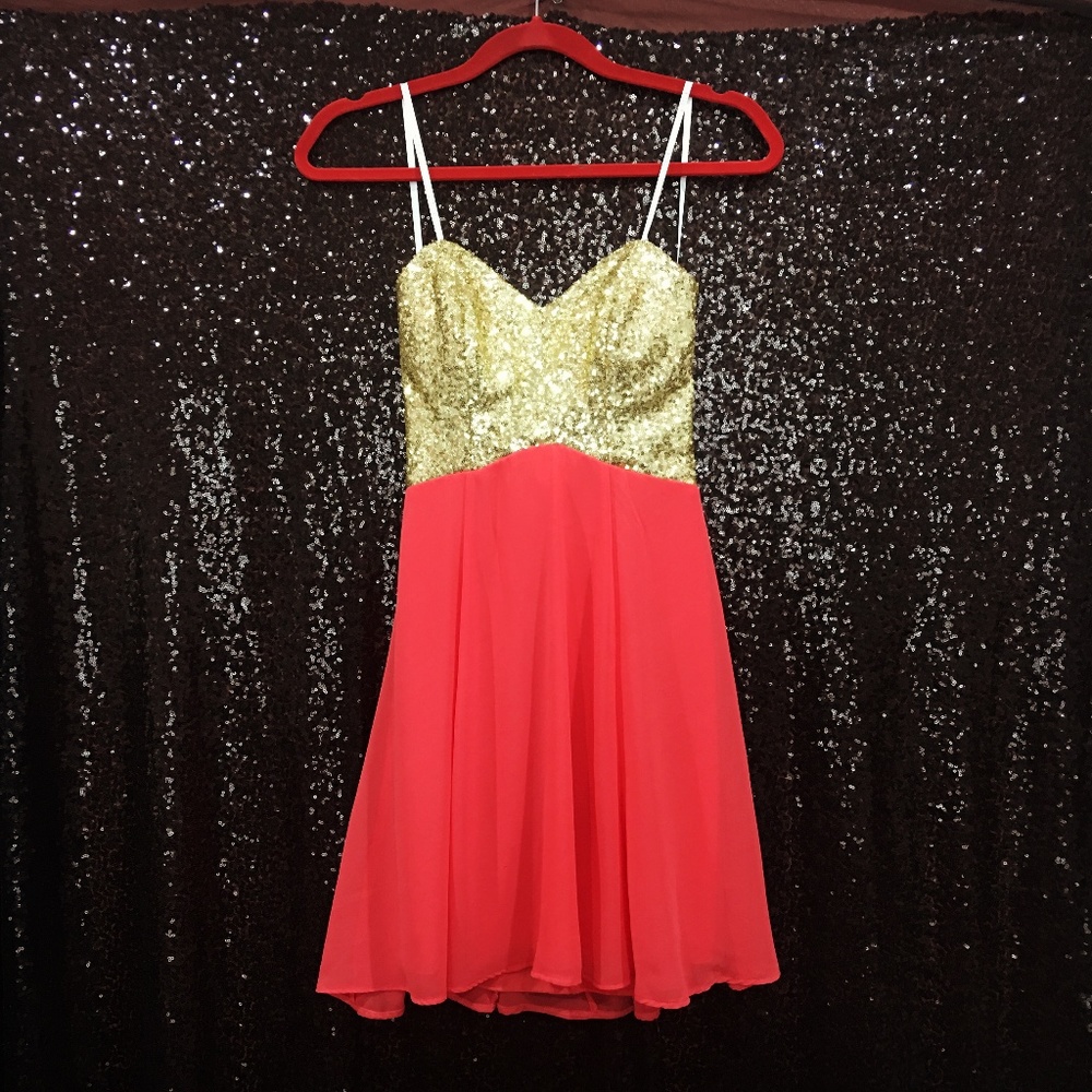 PROM/PARTY JUNIOR’S Strapless sequin top dress
